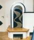 Kachelherd in Altweiß mit handgemalten Motiven nach Delfter Art. Handgemachte Kacheln für einen Küchenherd von Leutschacher. Foto: Leutschacher Kachelherde